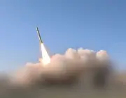 الحرس الثوري الإيراني يشن الموجة 82 من الضربات الصاروخية والمسيرة ضد أهداف أمريكية وإسرائيلية