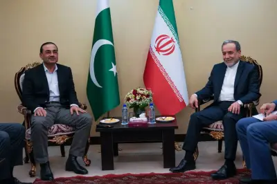 رئیس ارتش پاکستان در تهران مذاکرات طولانی با وزیر امور خارجه عراقچی برگزار کرد