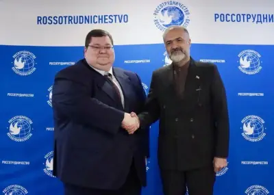 إيران وروسيا تبحثان تعزيز التعاون الأكاديمي والإنساني