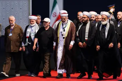 تصاویر: اشک مهمانان خارجی در سوگ شهدای ایران