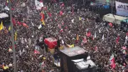 ۳.۸ میلیون عزادار در مراسم تشییع رهبر شهید در نجف شرکت کردند